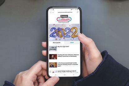 Mockup-Hand-Phone-Unbel